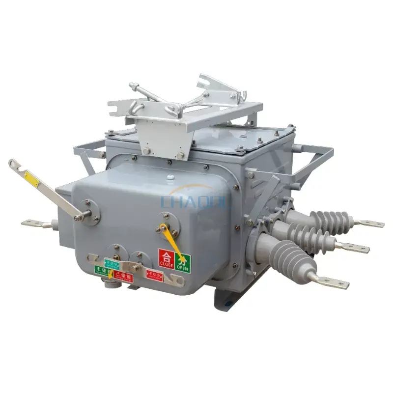 قواطع دوائر خارجية مثبتة على عمود 12 كيلو فولت